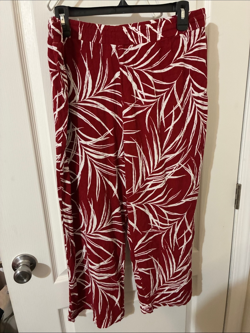 Wide-Leg Palm Print Pants in Red and White